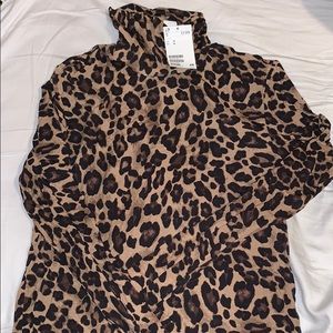 Cheetah turtleneck